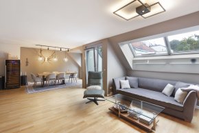 Lichtdurchflutetes Dachgeschoss mit Terrassen in Gersthof | Light-flooded apartment with terrace in Gersthof